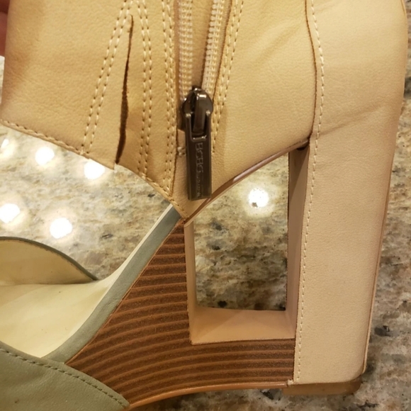 BCBG Genergation shoes - Picture 3 of 7